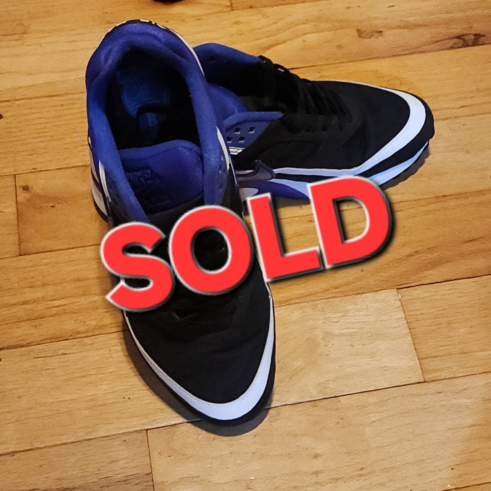 (SOLD) Nike Men's Black Blue/Purple Sneakers(Air Max) Used